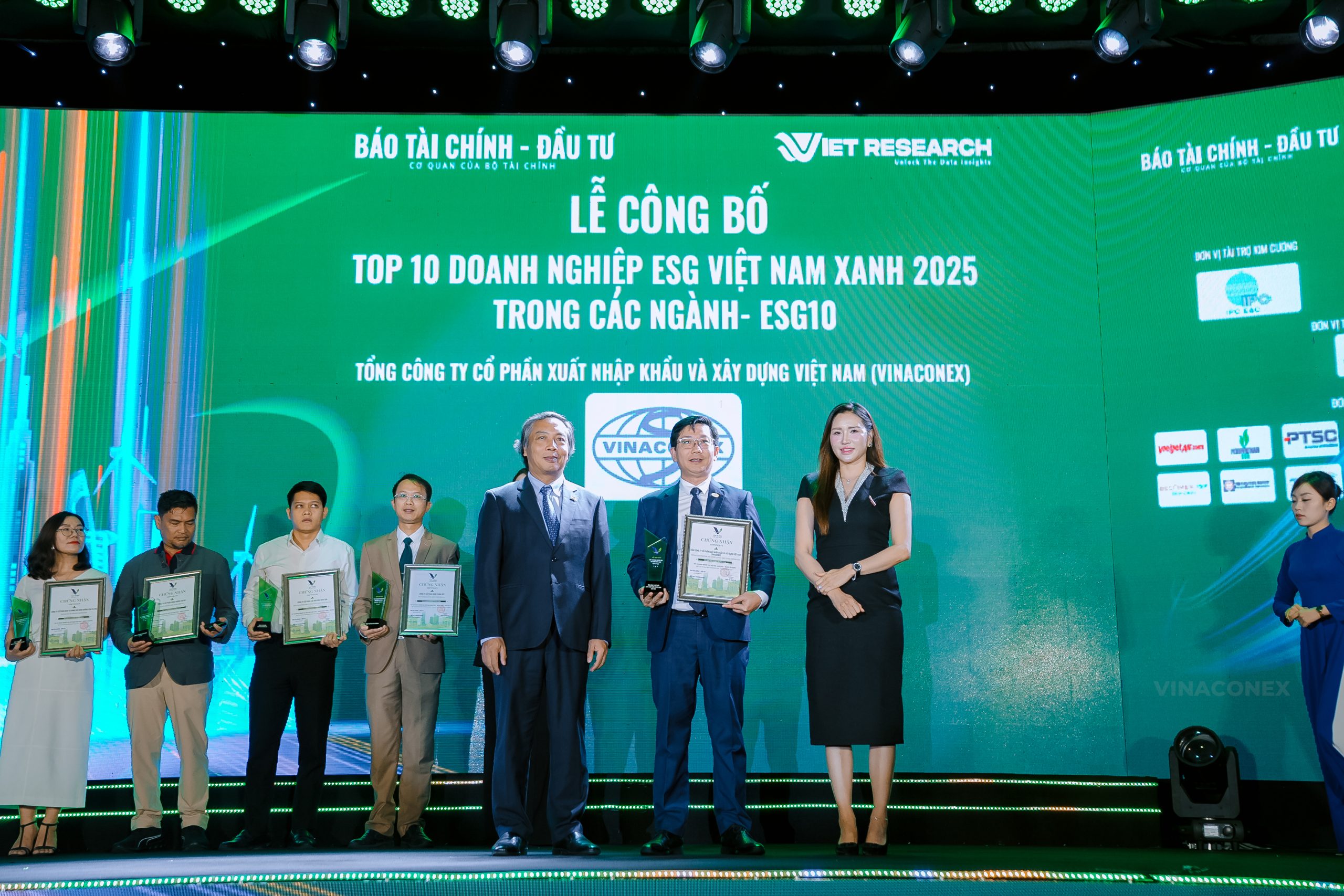 Vinaconex lọt top 10 doanh nghiệp Xanh ESG 2025