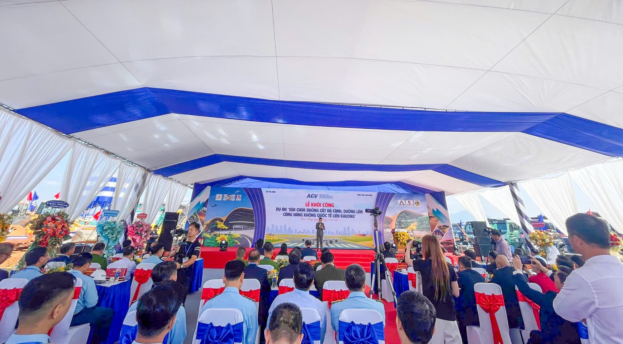Buỏi lễ khởi công bắt đầu