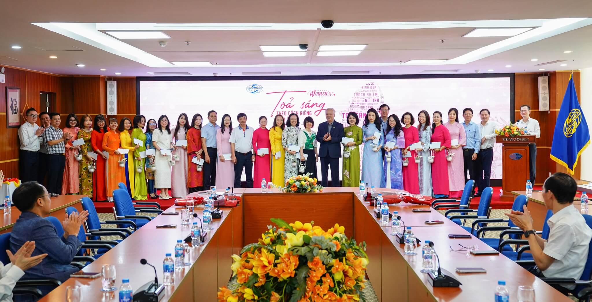 Vinaconex tổ chức lễ 8/3