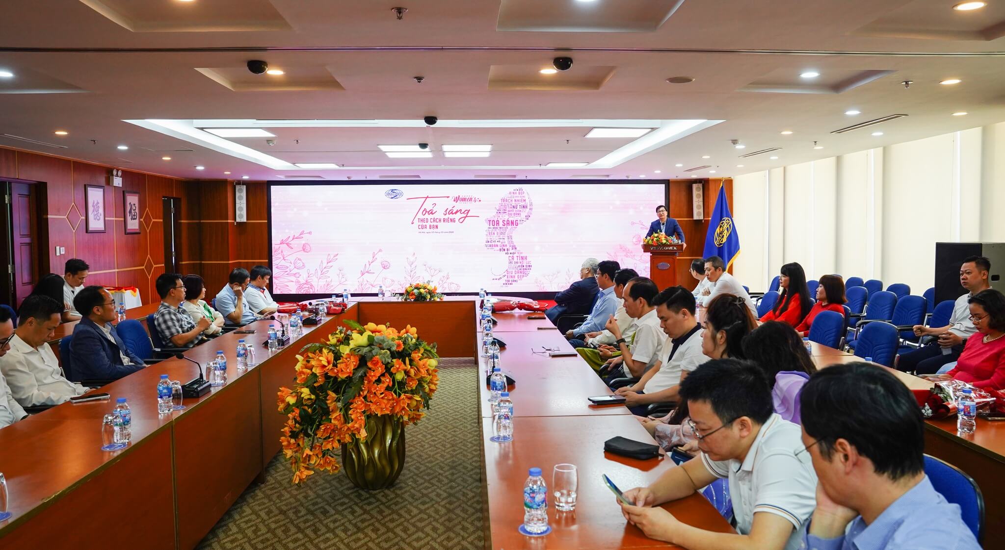 Vinaconex và thông điệp 8/3