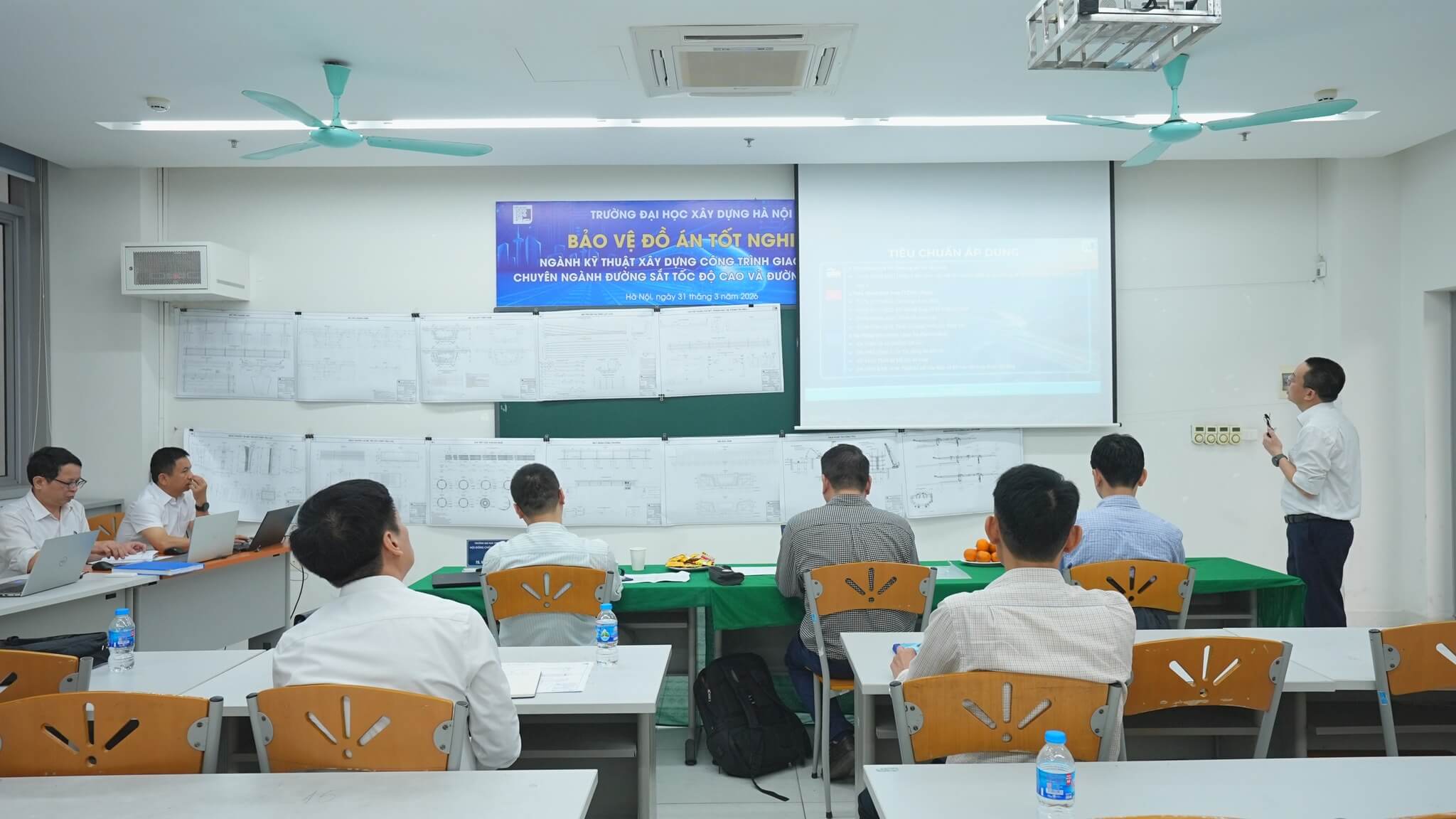 Hình ảnh buổi bảo vệ đồ án