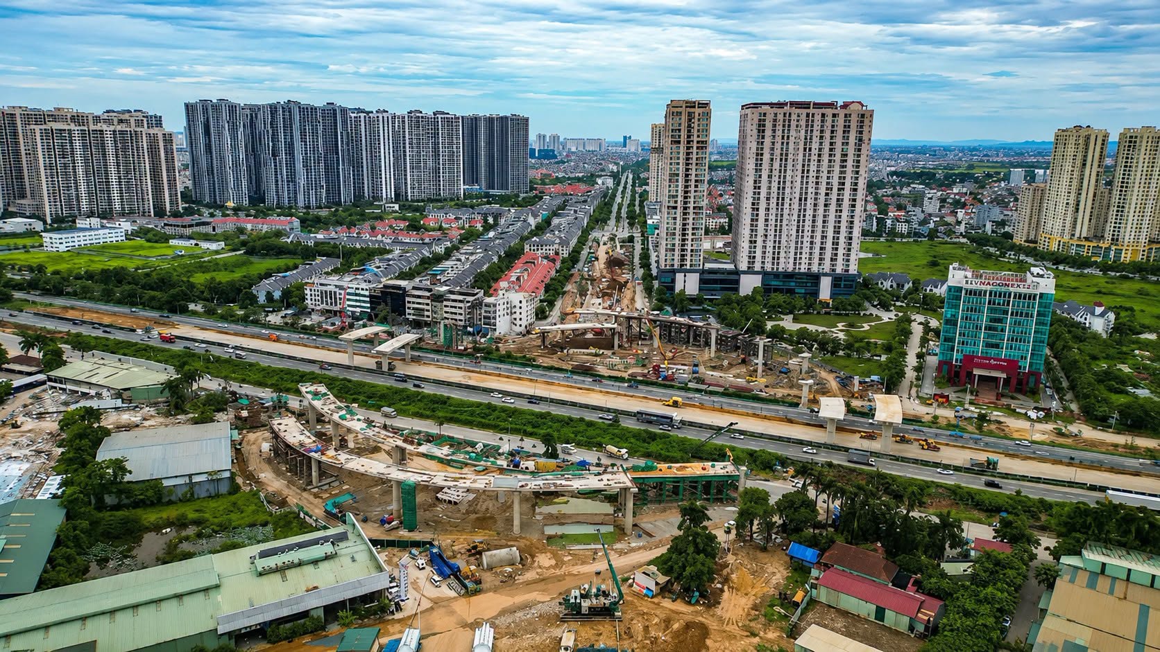 Vinaconex đẩy mạnh thi công tại nút giao Vành đai 3,5